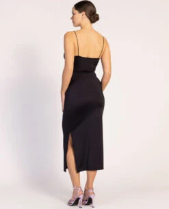 PIMKIE Robe Midi Cache-cœur En Maille Satinée -Urban Soldes 781933 899A08 portrait HD 4