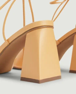 PIMKIE Sandales Talons Pyramides -Urban Soldes 919422 154A01 portrait HD 5